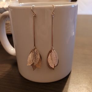 Dangling leaf earrings